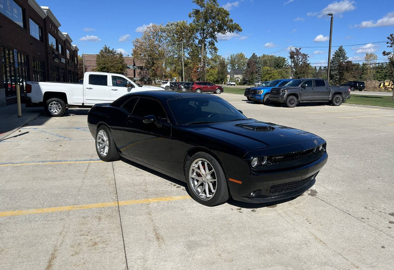 Used 2016 Dodge Challenger R/T image 4