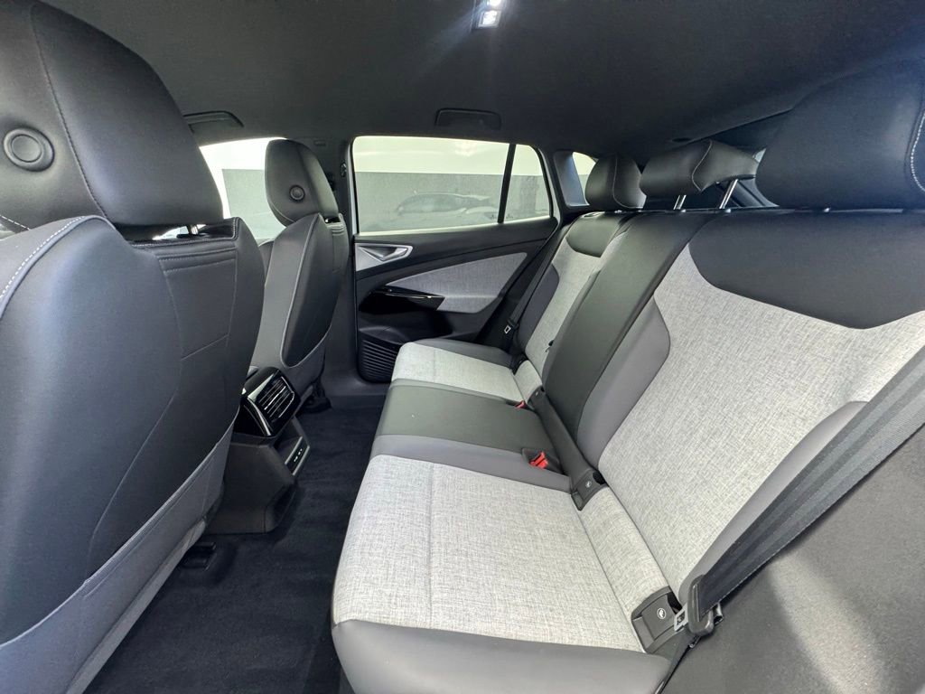 Used 2024 Volkswagen ID.4 Pro image 10