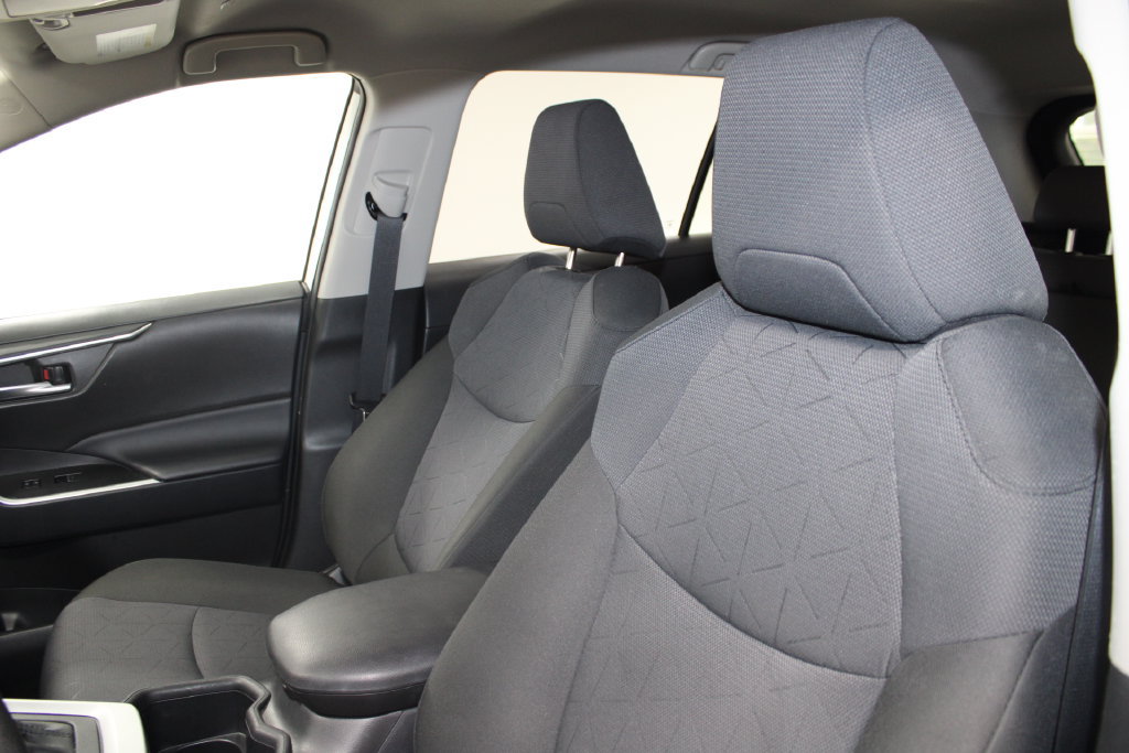 Used 2025 Toyota RAV4 XLE AWD/4WD image 13