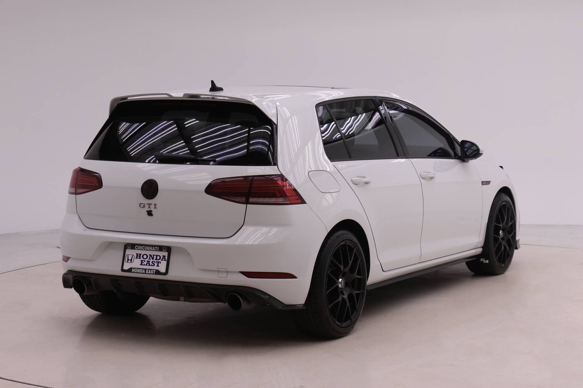 Used 2019 Volkswagen GTI SE image 2