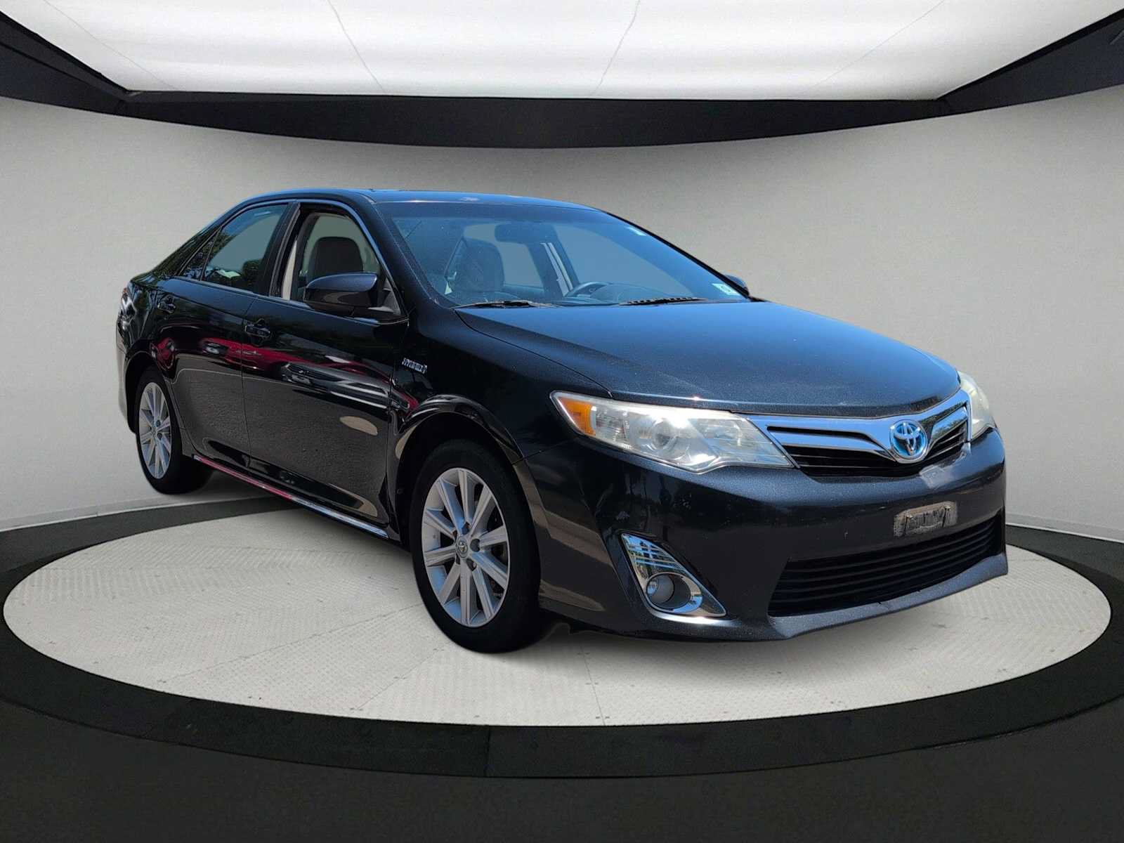 Used 2012 Toyota Camry XLE w/ Convenience Pkg FWD image 2