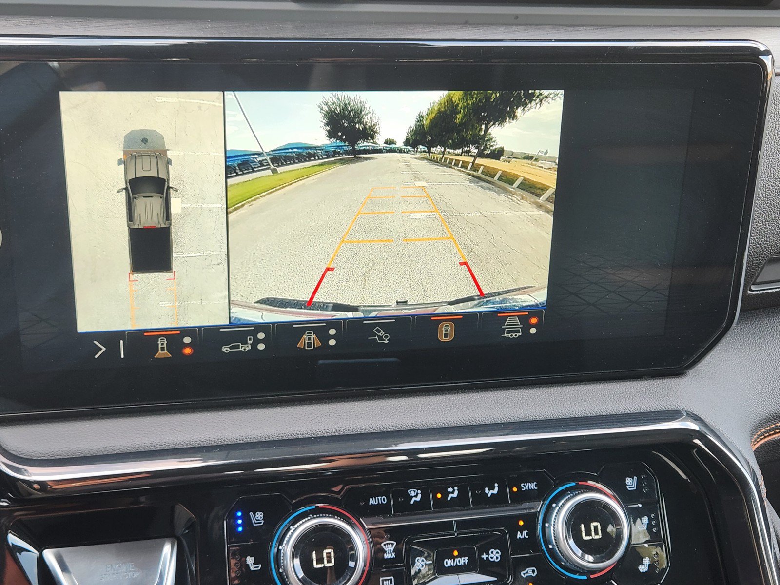 Used 2024 GMC Sierra 2500 AT4 w/ AT4 Premium Plus Package AWD/4WD image 8