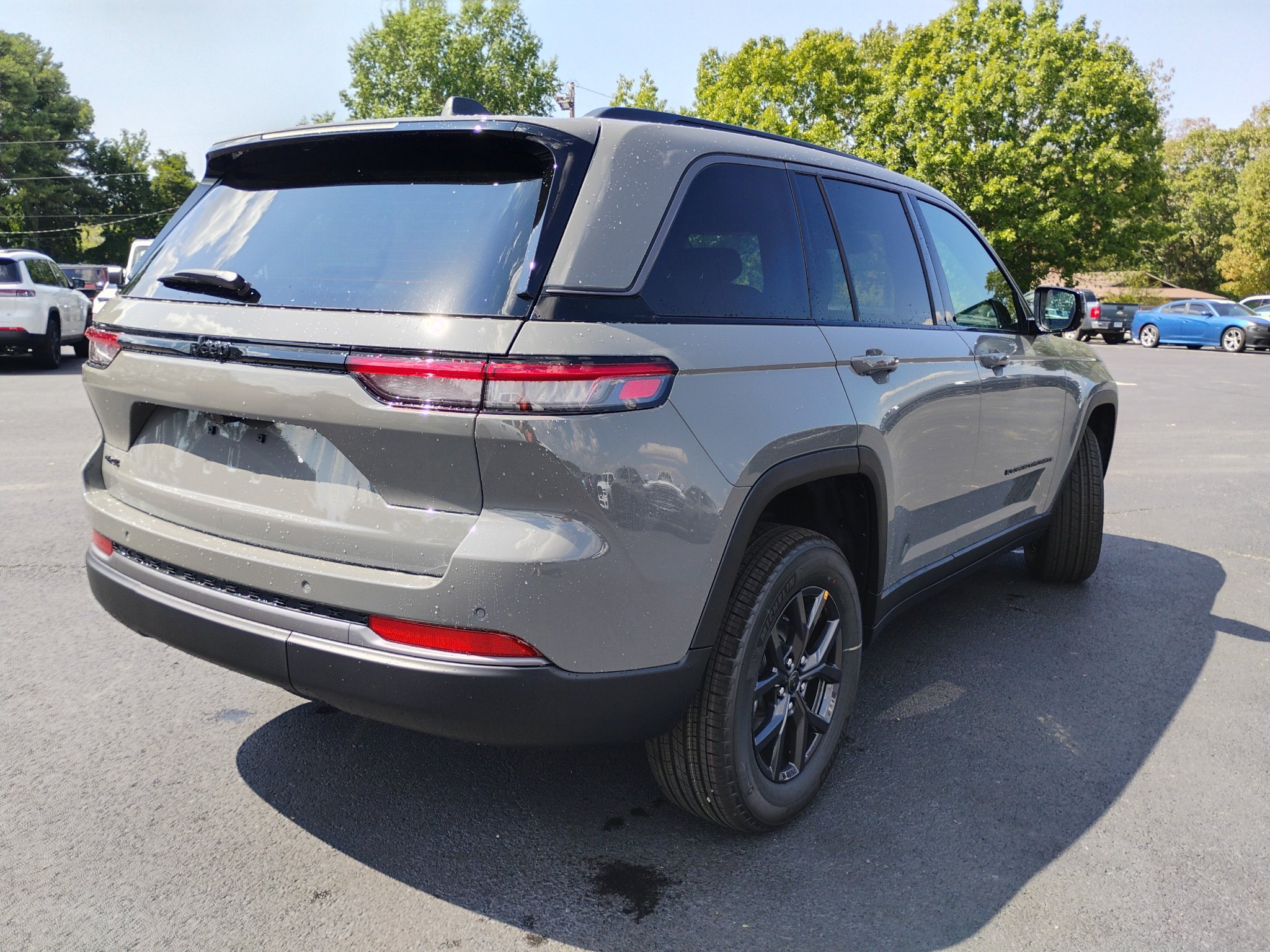 New 2027 Jeep Grand Cherokee Altitude AWD/4WD image 5