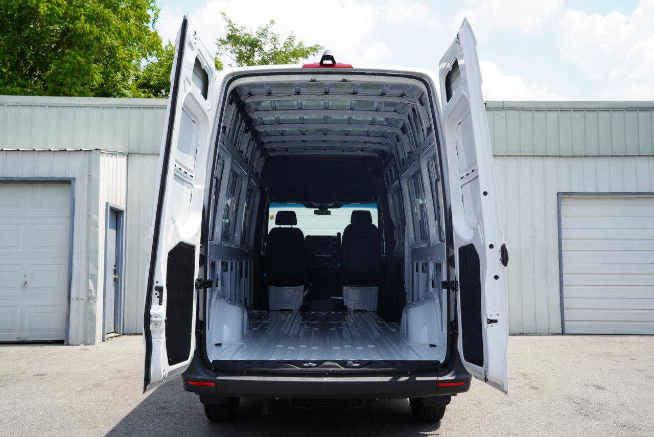 Used 2025 Mercedes-Benz Sprinter 2500 image 31