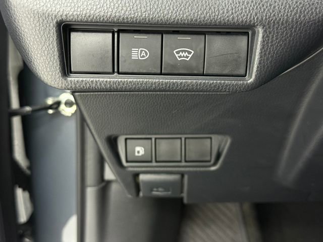 Used 2025 Toyota Prius LE FWD image 14