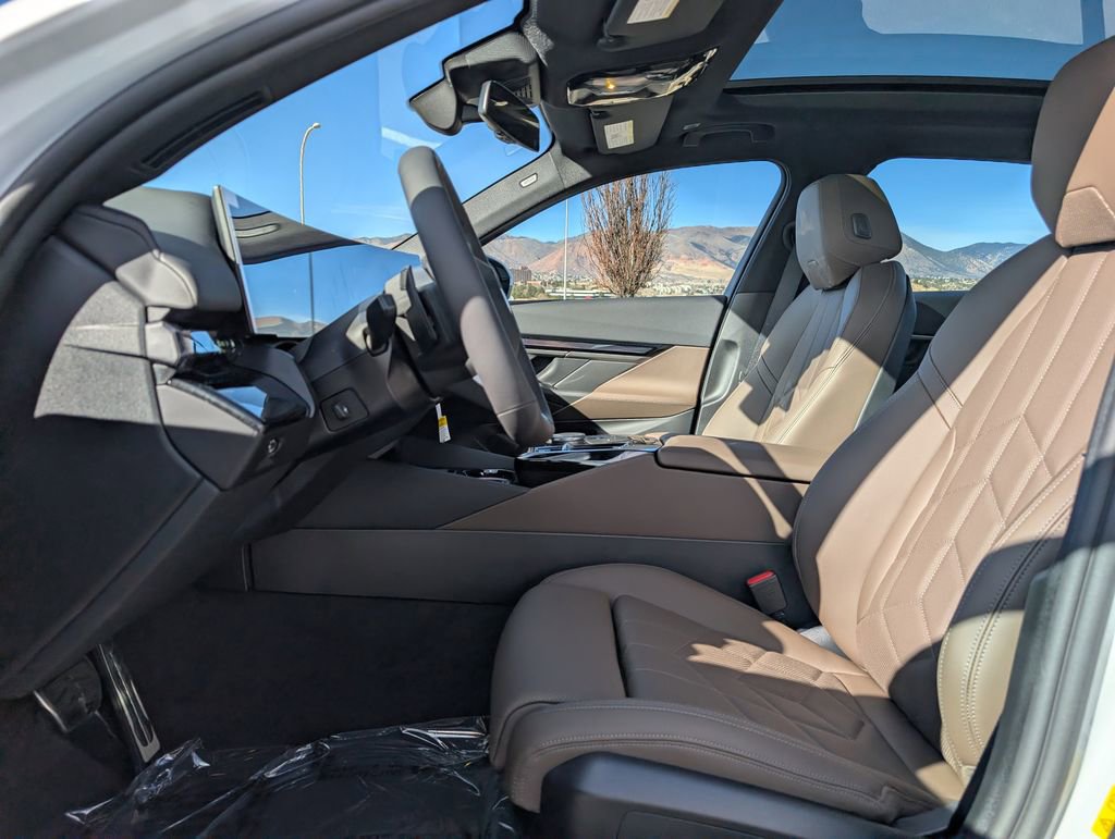 New 2026 BMW 550e xDrive w/ Premium Package image 11