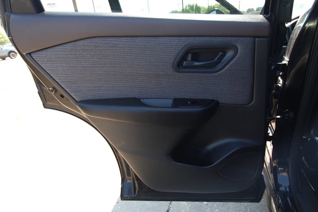 Used 2023 Nissan Rogue S AWD/4WD image 37