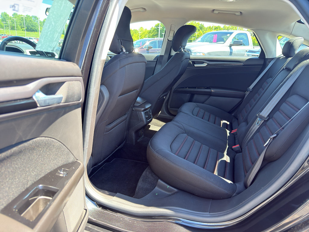Used 2015 Ford Fusion SE w/ Equipment Group 201A FWD image 29