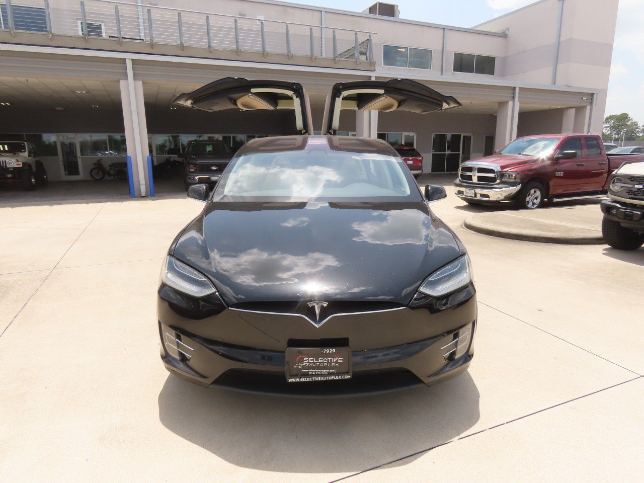 Used 2017 Tesla Model X 75D AWD/4WD image 5