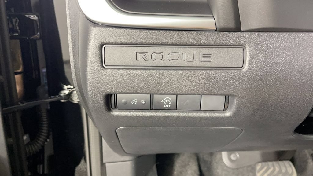 Used 2025 Nissan Rogue S FWD image 28