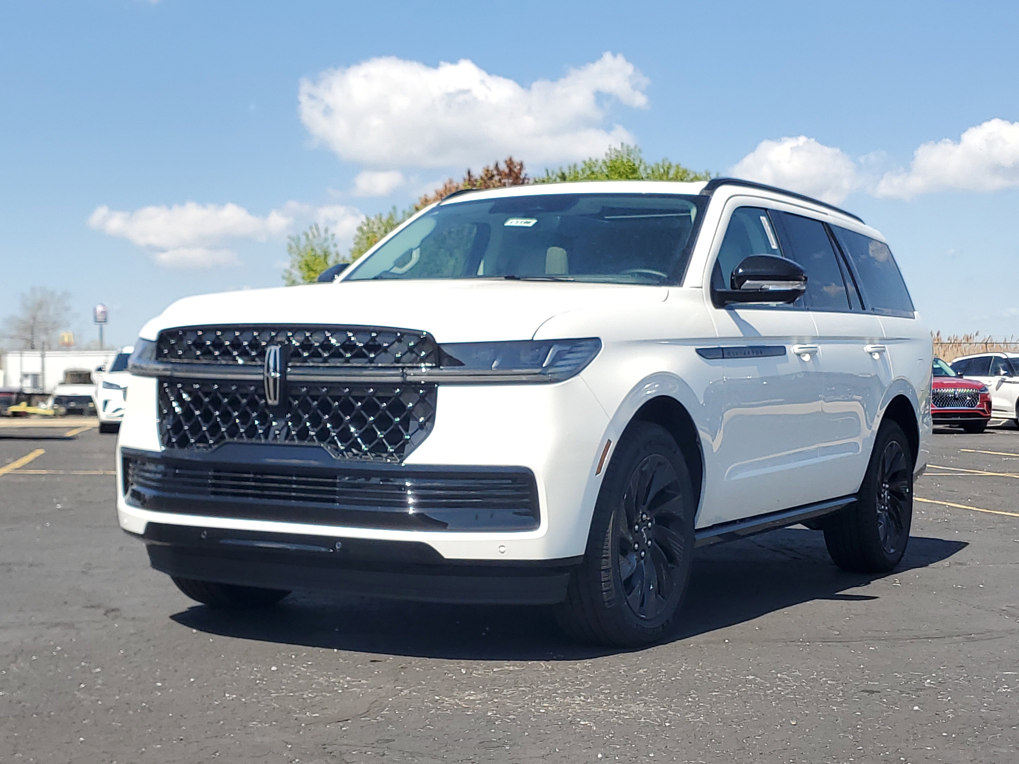 New 2026 Lincoln Navigator Reserve AWD/4WD image 2
