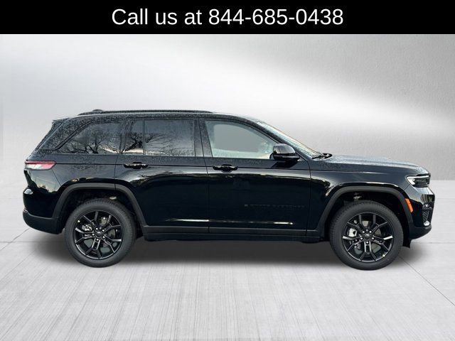 New 2025 Jeep Grand Cherokee Limited w/ Black Appearance Package image 4