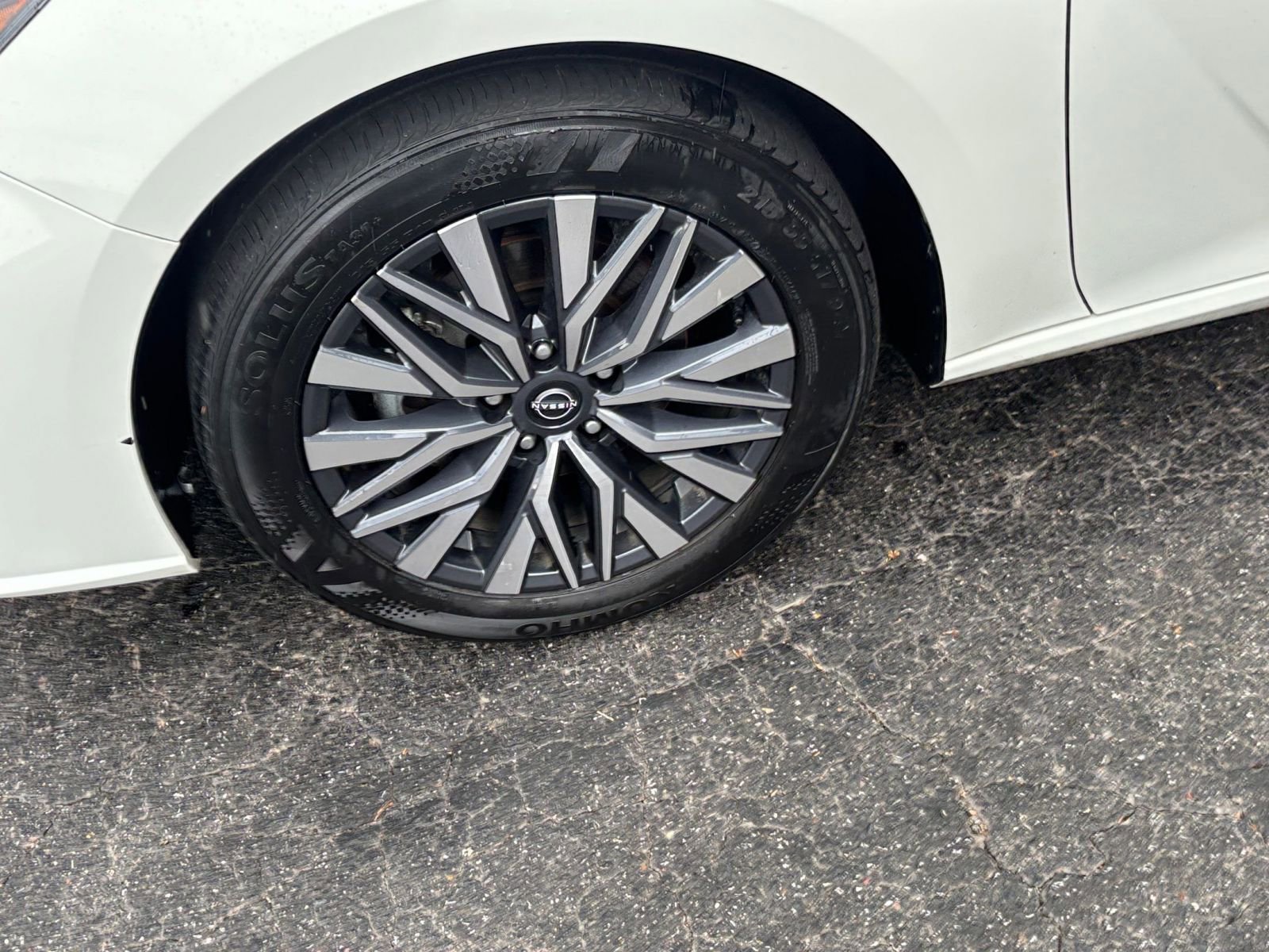 Used 2025 Nissan Altima 2.5 SV FWD image 24