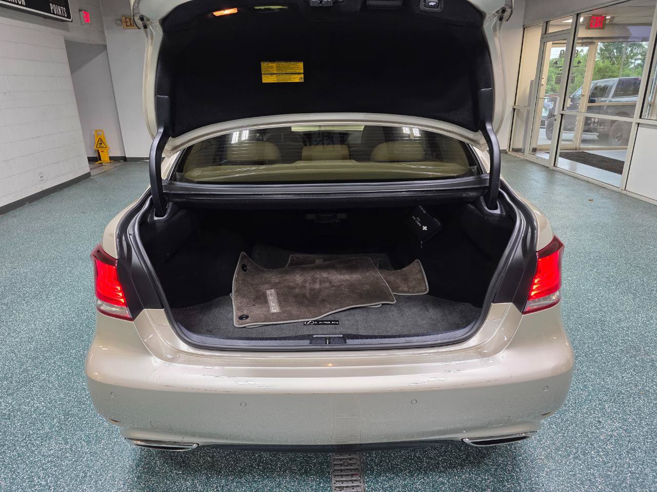 Used 2013 Lexus LS 460 w/ Comfort Pkg RWD image 20