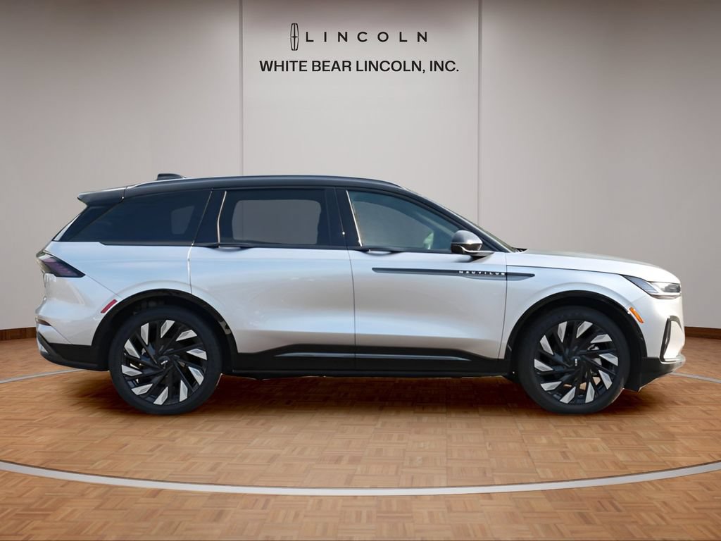 Used 2025 Lincoln Nautilus Reserve AWD/4WD image 4