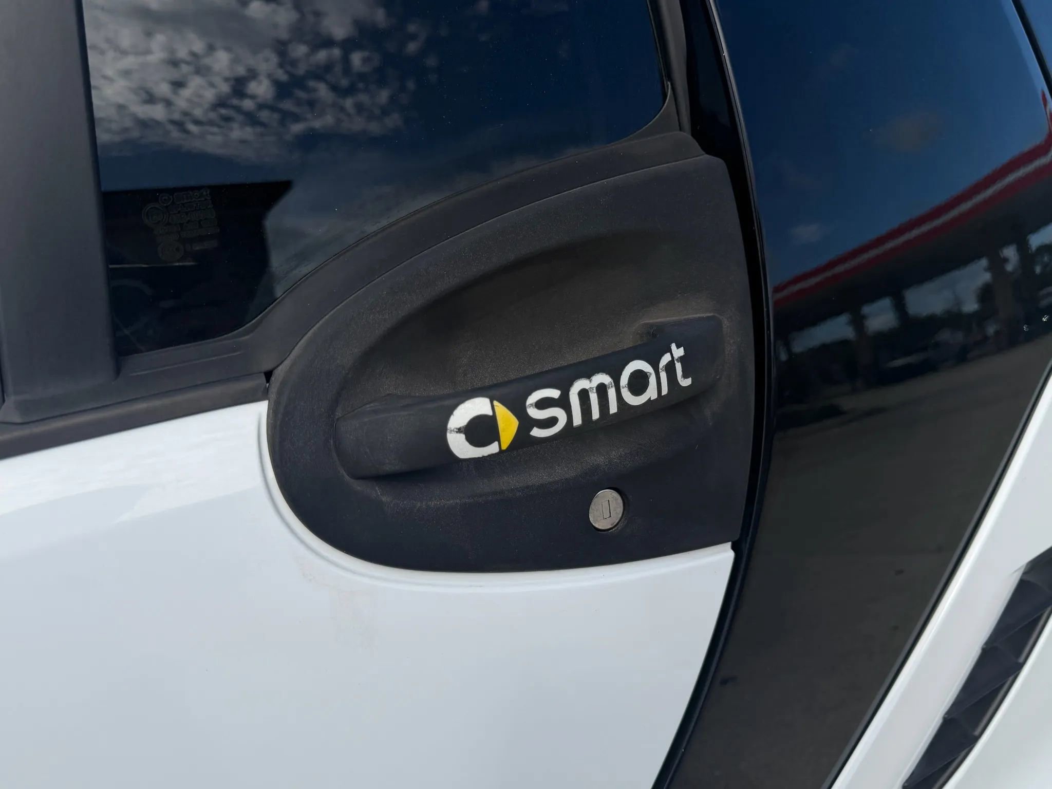 Used 2015 smart fortwo passion image 30