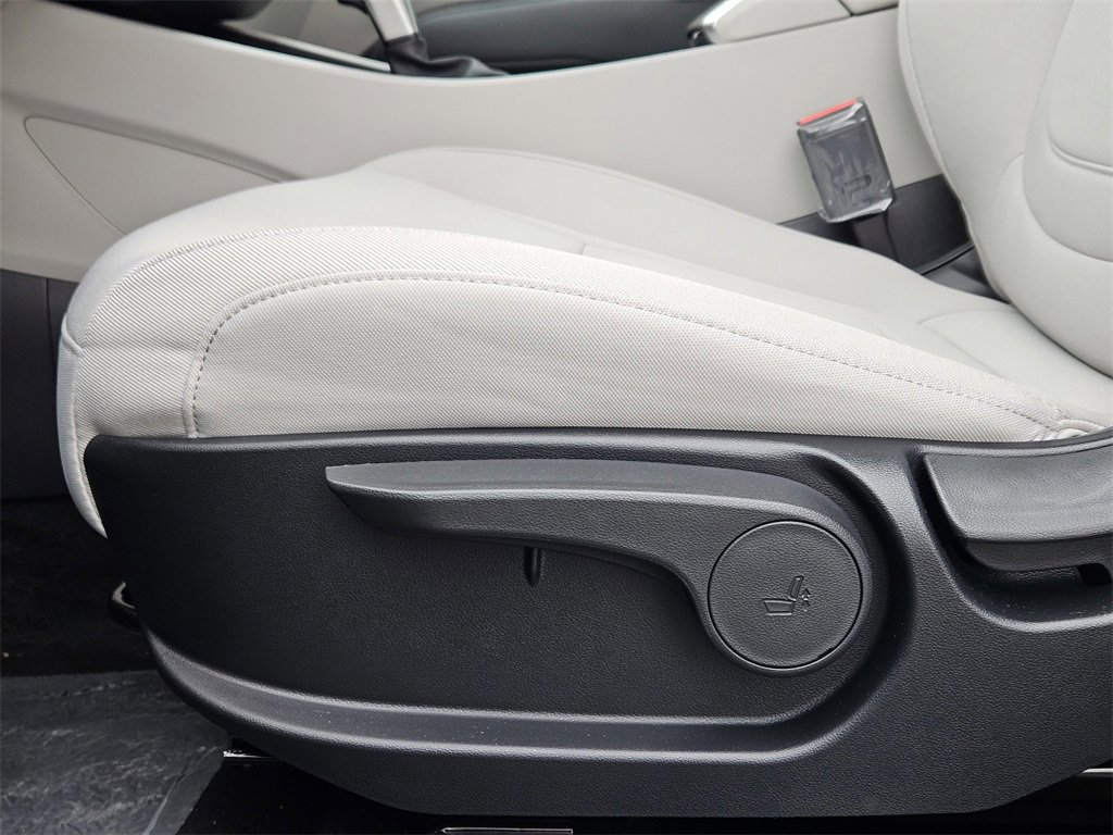 Used 2025 Hyundai Tucson SE image 18