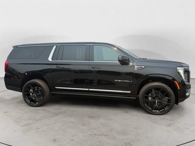 Used 2026 GMC Yukon XL Denali w/ Sun & Power Step Package AWD/4WD image 4