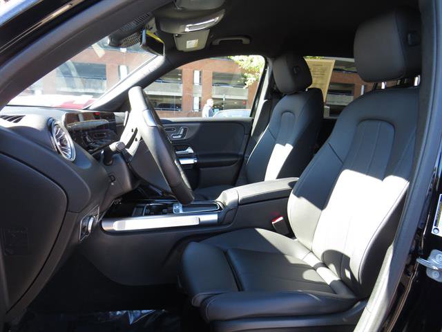 Used 2025 Mercedes-Benz GLB 250 4MATIC image 19