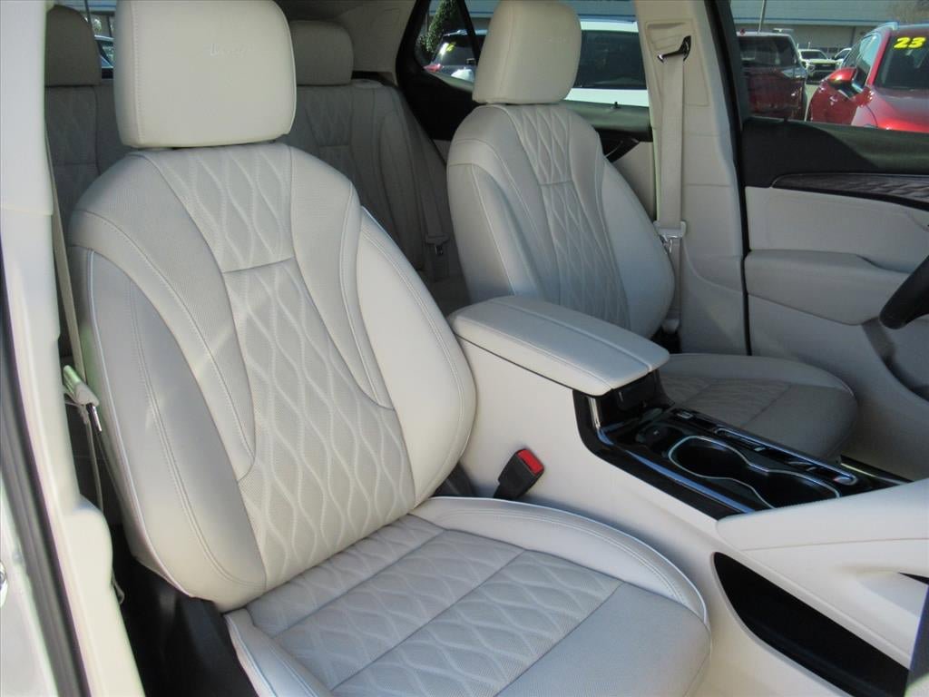 Used 2022 Buick Envision Avenir w/ Technology Package II FWD image 8
