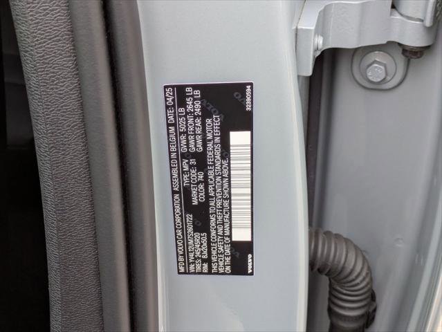 Used 2025 Volvo XC40 B5 Ultra w/ Climate Package image 24