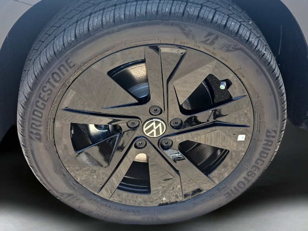 New 2026 Volkswagen Taos SE FWD image 8