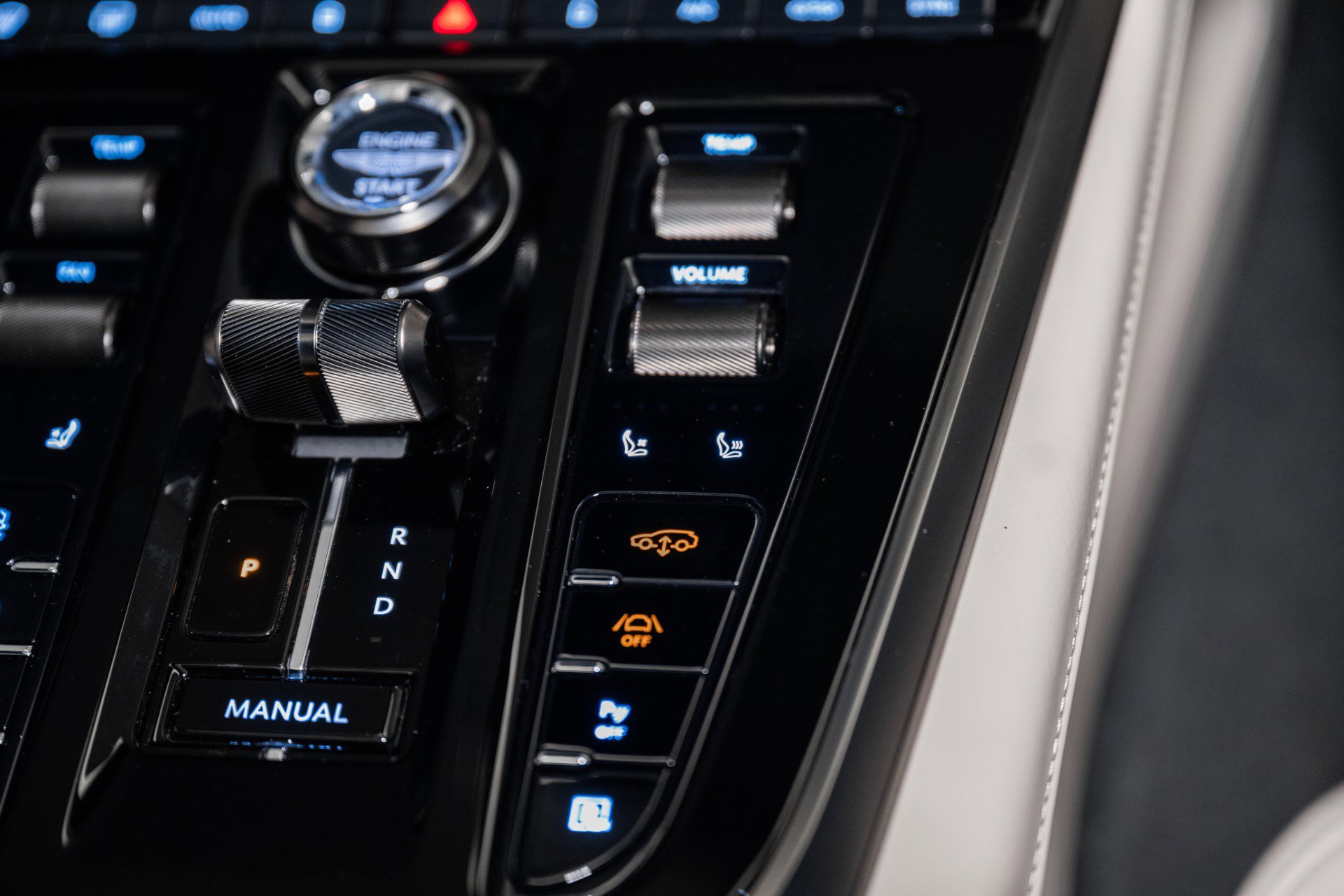 Used 2025 Aston Martin DBX 707 image 38