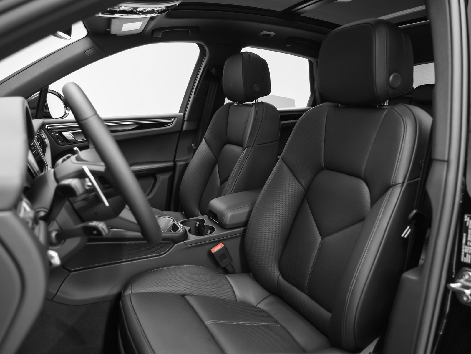 Certified 2025 Porsche Macan image 41