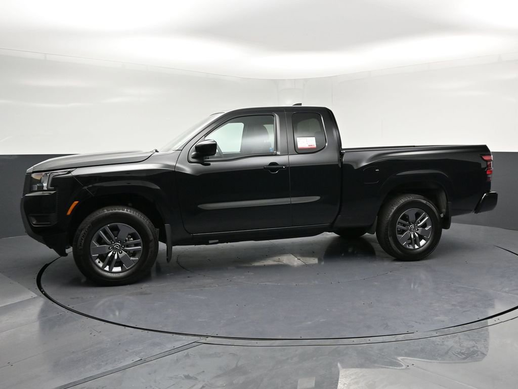 Used 2025 Nissan Frontier SV image 2