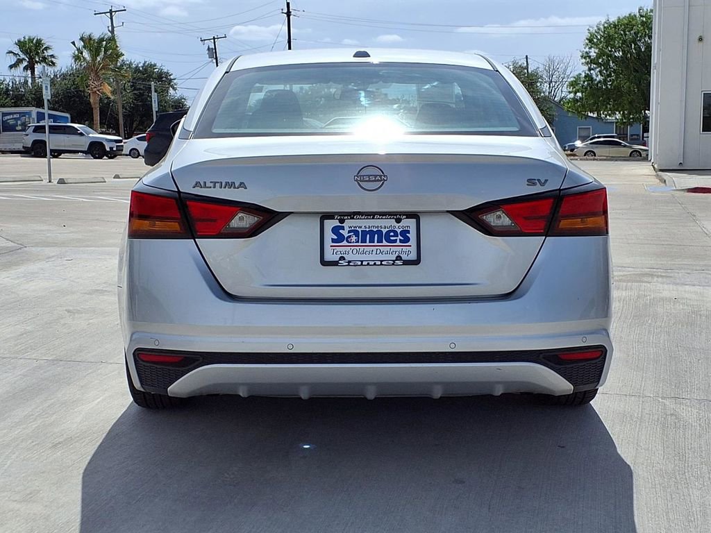 Used 2024 Nissan Altima 2.5 SV FWD image 7