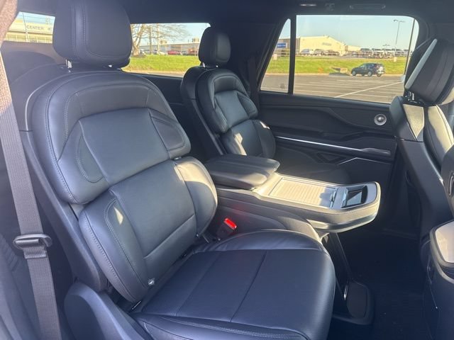 New 2026 Lincoln Navigator Reserve w/ Jet Appearance Package AWD/4WD image 13