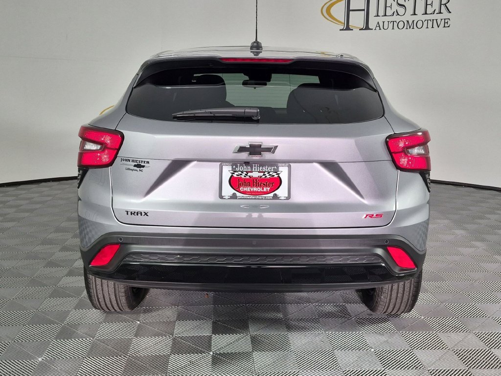 Used 2026 Chevrolet Trax RS w/ Sunroof Package FWD image 5
