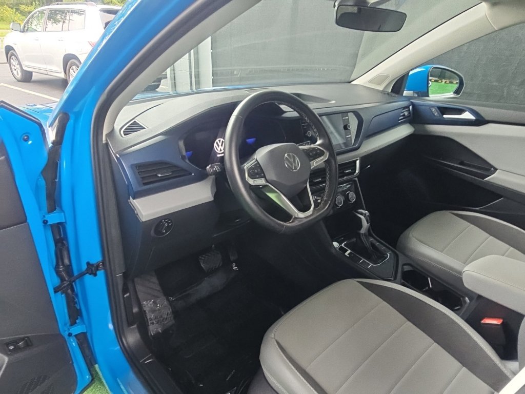 Used 2023 Volkswagen Taos SE w/ Panoramic Sunroof Package FWD image 14