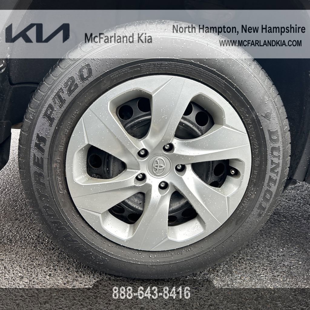 Used 2021 Toyota RAV4 LE image 18