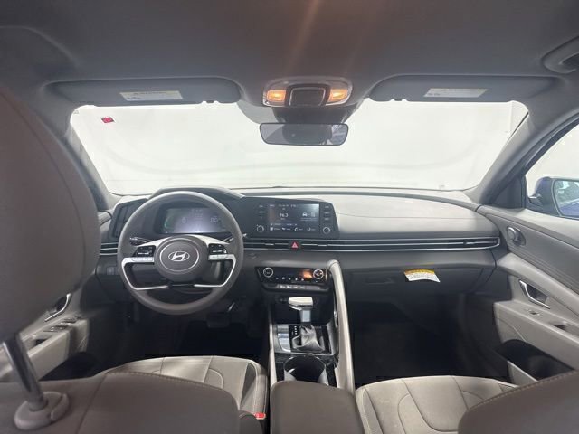 Used 2025 Hyundai Elantra Hybrid FWD image 19