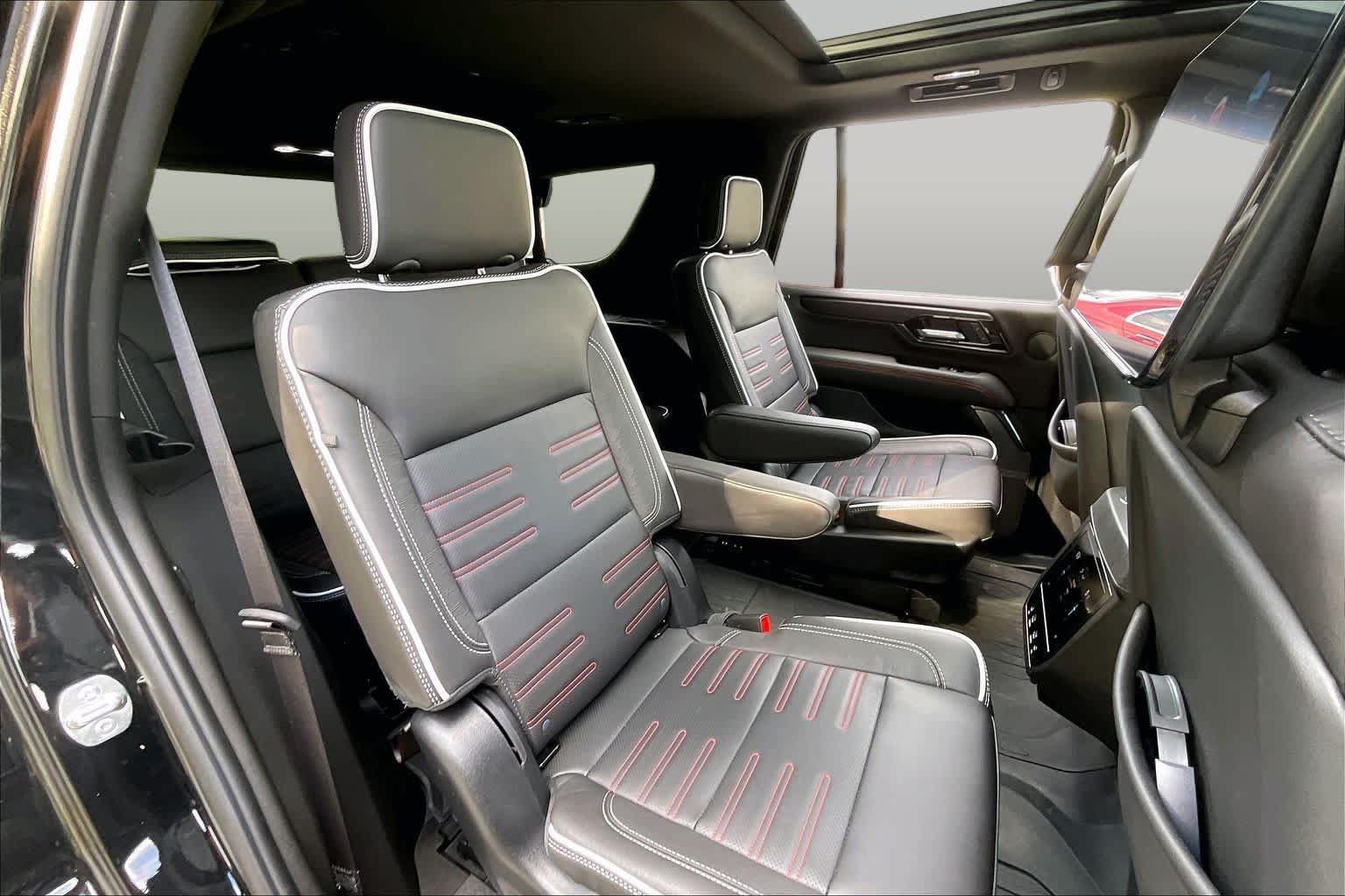 Used 2025 GMC Yukon AT4 Ultimate w/ LPO, Floor Liner Package AWD/4WD image 20