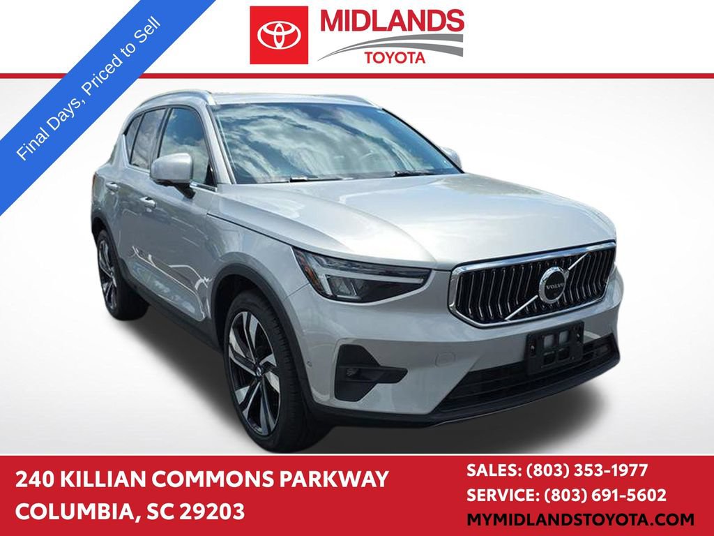 Used 2023 Volvo XC40 B5 Plus w/ Driver Assist Package AWD/4WD image 1