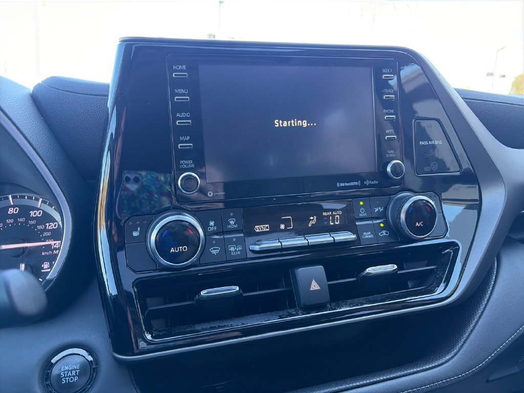 Used 2022 Toyota Highlander XLE AWD/4WD image 23