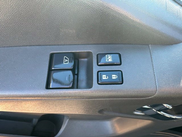 Used 2011 Nissan Frontier SV AWD/4WD image 11