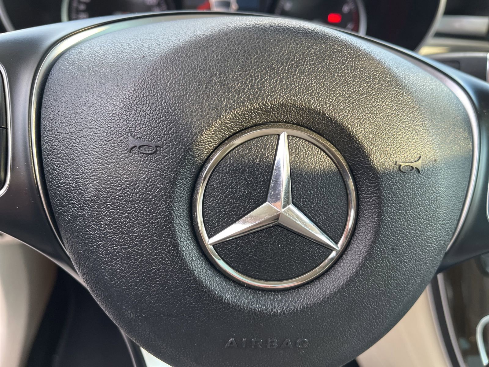 Used 2019 Mercedes-Benz GLC 300 4MATIC image 33