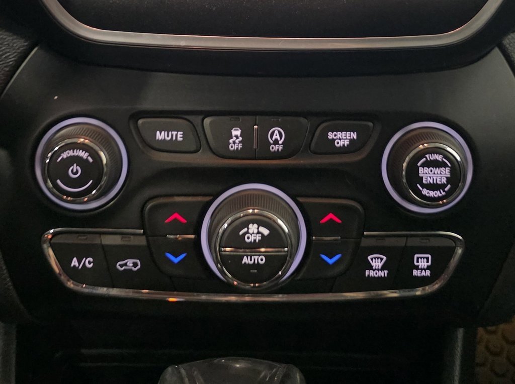 Used 2022 Jeep Cherokee Trailhawk w/ Trailer Tow Group image 38