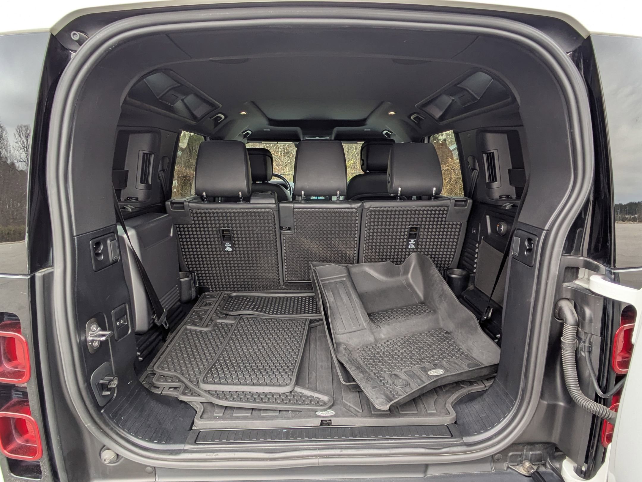 Certified 2023 Land Rover Defender 110 X-Dynamic SE image 28