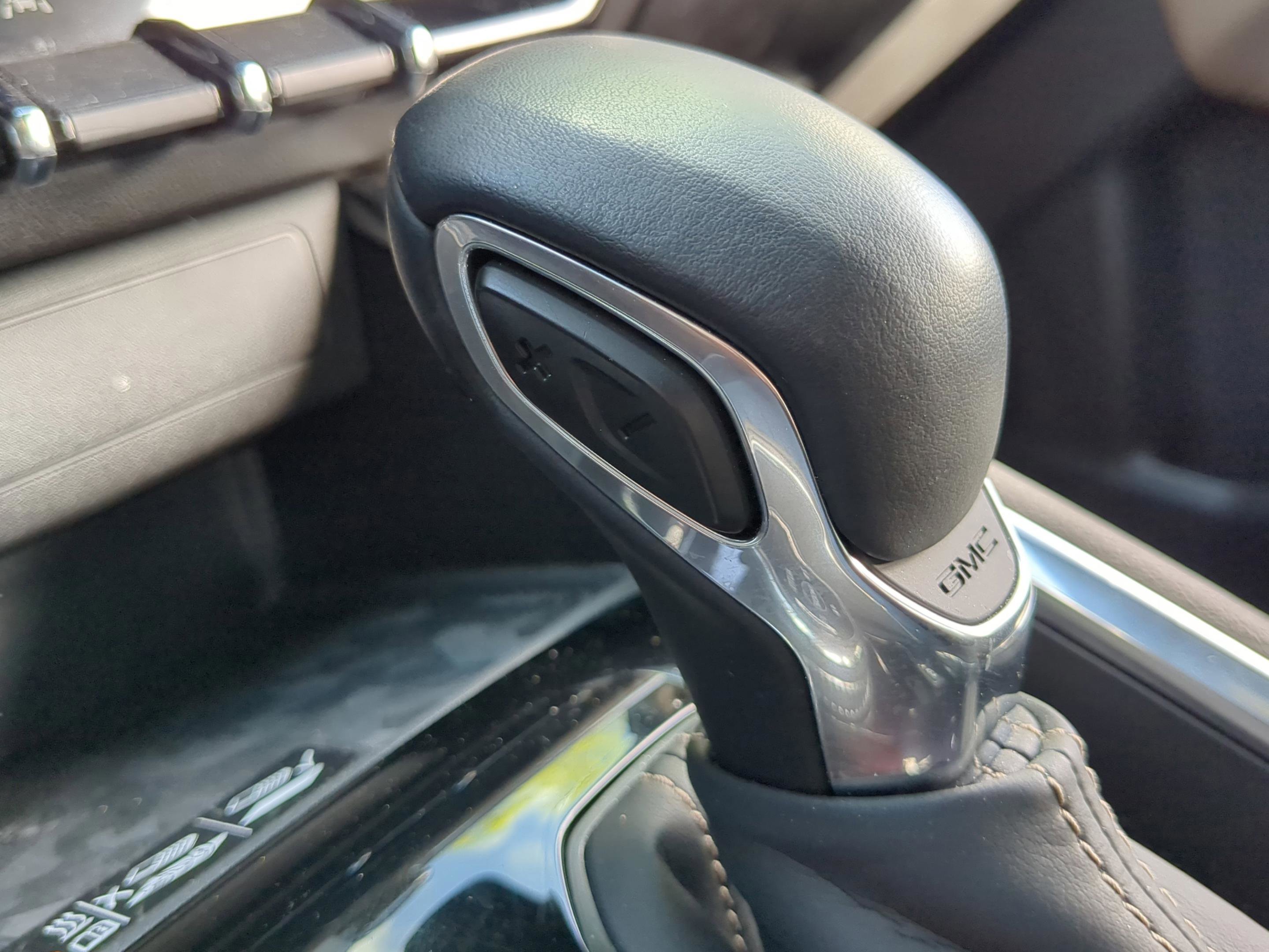 Used 2024 GMC Canyon Denali AWD/4WD image 9
