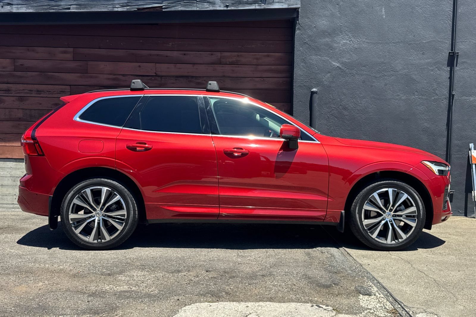 Used 2022 Volvo XC60 B5 Momentum w/ Advanced Package AWD/4WD image 8