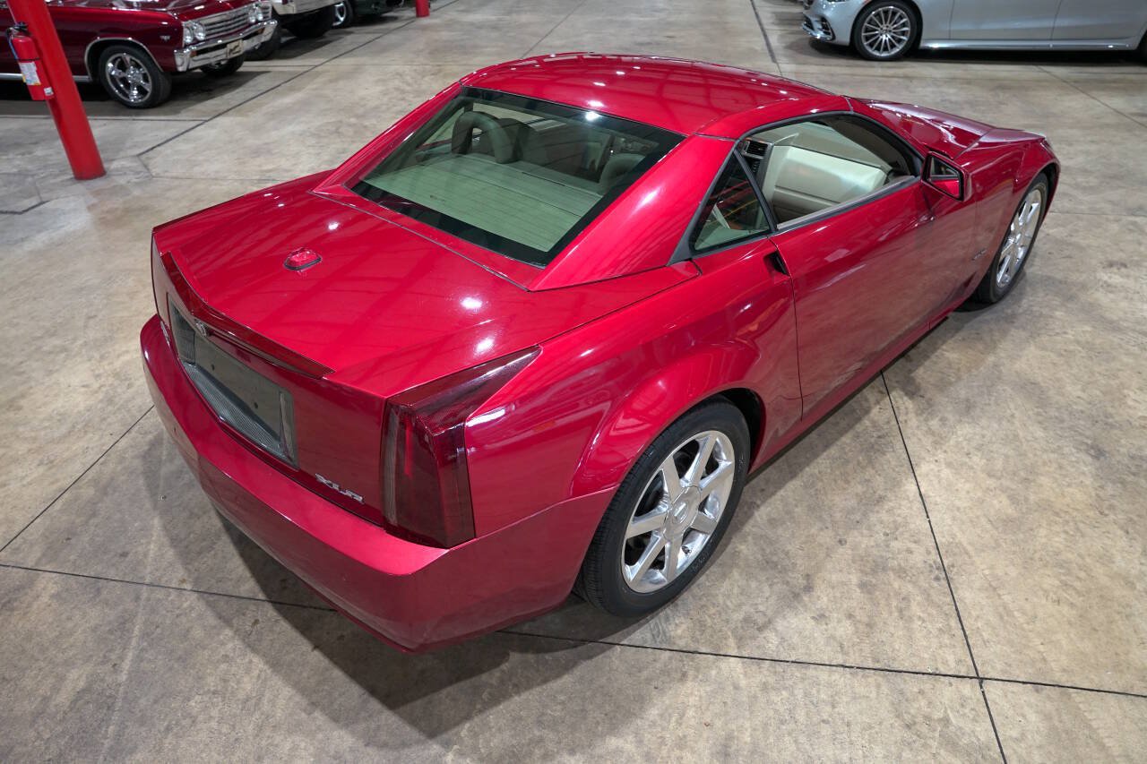 Used 2005 Cadillac XLR RWD image 31