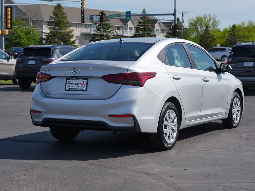 Used 2021 Hyundai Accent SE FWD image 3