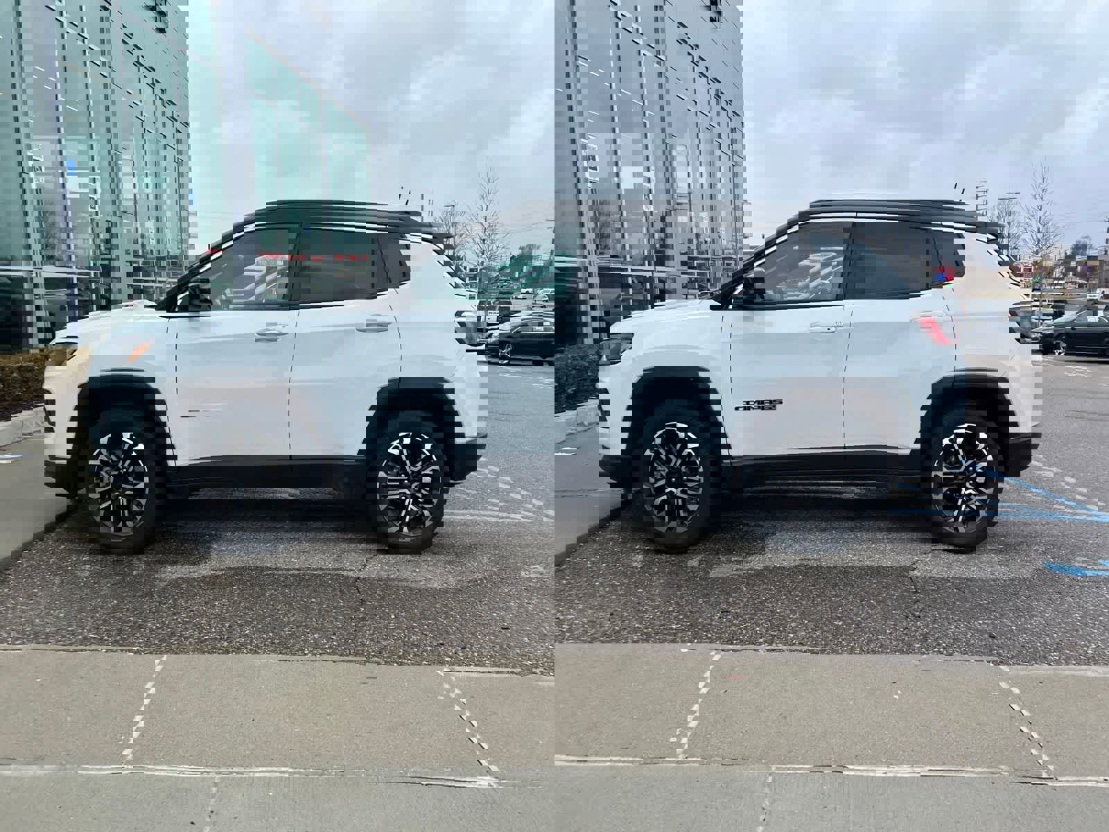 Used 2023 Jeep Compass Limited image 27