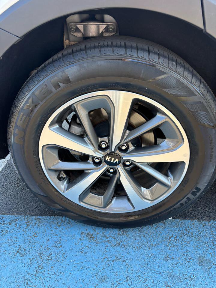 Used 2020 Kia Sorento AWD V6 image 31