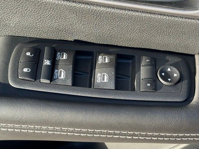 New 2026 Chrysler Pacifica Select image 11