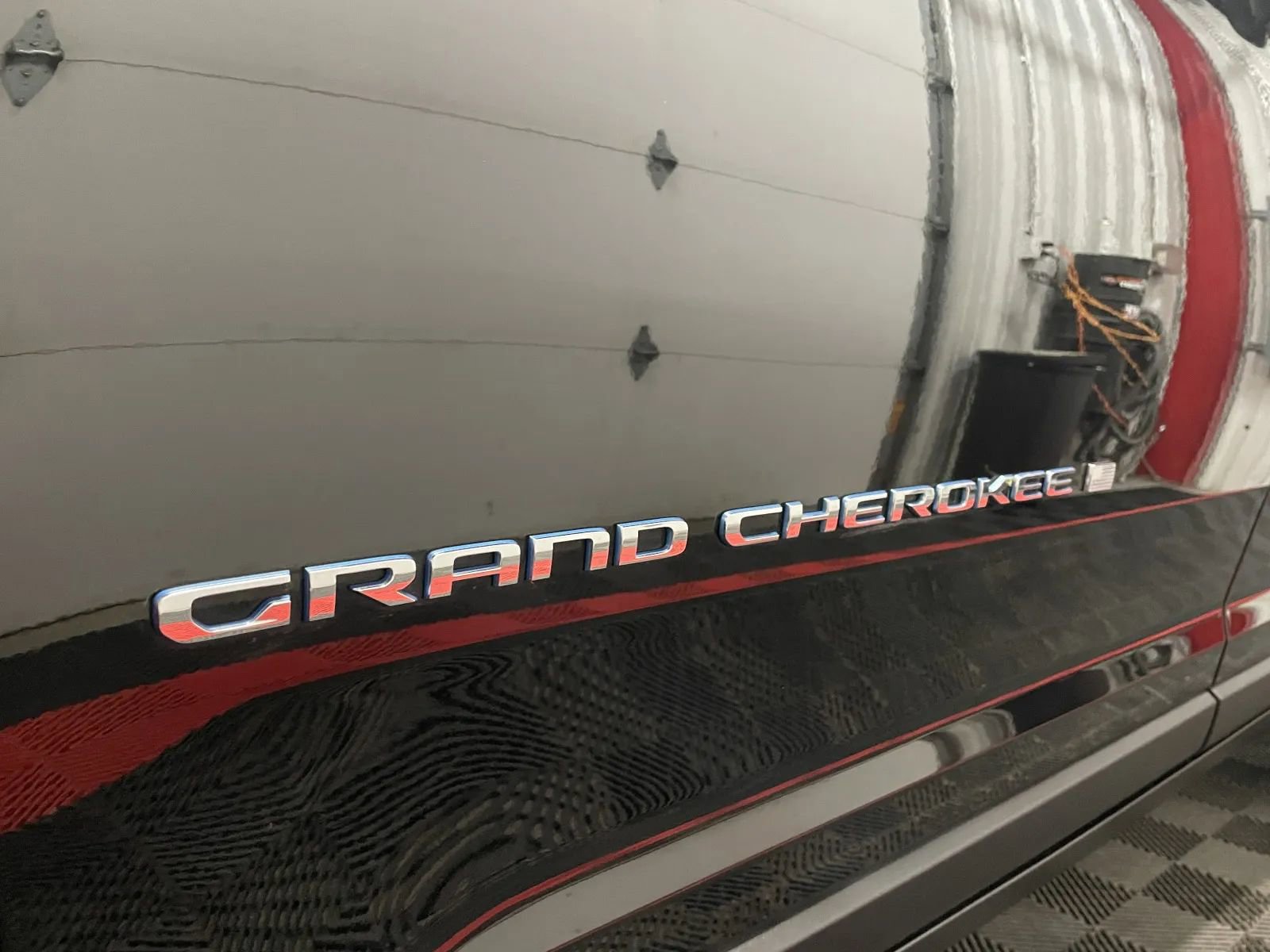 Used 2024 Jeep Grand Cherokee Limited 4xe image 12